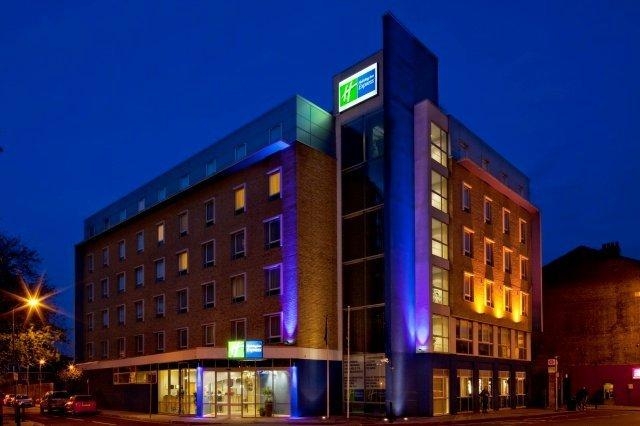 holiday-inn-express-earls.jpg