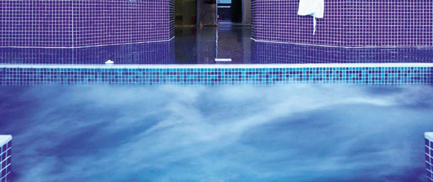 Macdonald_Marine_Hotel_and_Spa_Jacuzzi